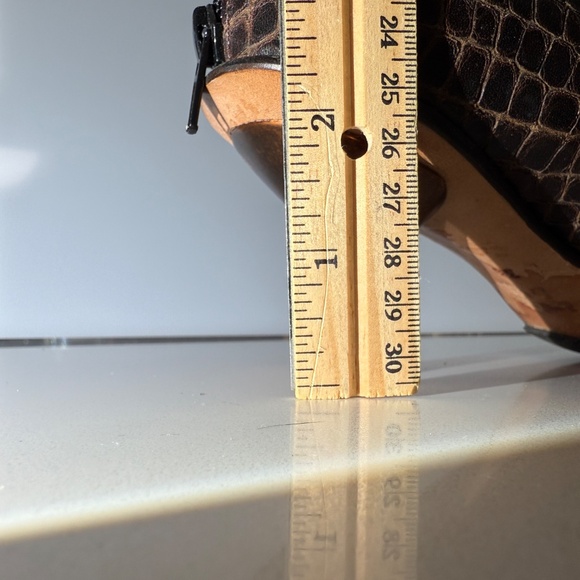 Cydwoq Handmade Vintage Shoes with 2 tone Leather & Copper Kitten Heel - Picture 9 of 11